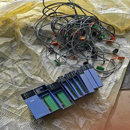 瑞士PLCCPU752DIM751成色如图漂亮，询价