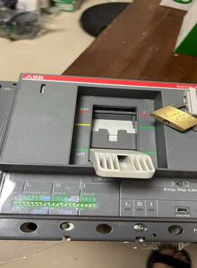 断路器开关XT5S400成色如图，功能正常，4P40询价