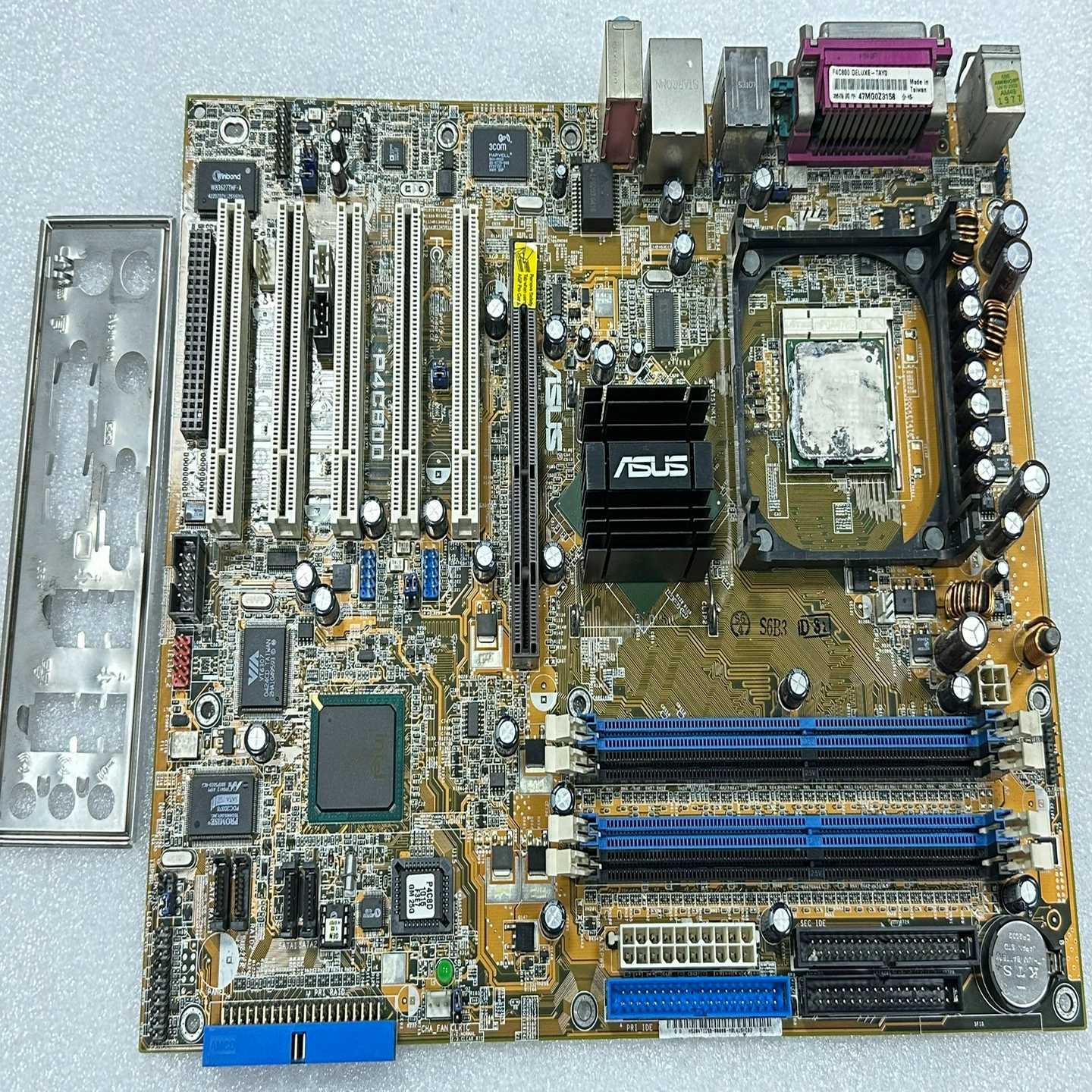 华硕P4C800主板，端口成色一般，所有功能测试好，可提供测-