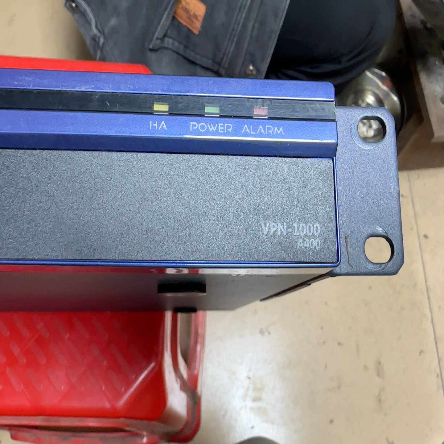 询价~本款路由器由SANGFOR品牌生产，外观为深蓝色，型号VP