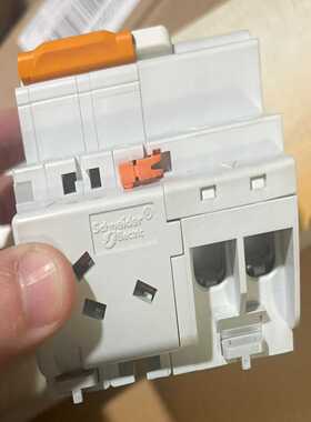 议价施耐德漏电断路器，型号为EA9RN2C3230C，2PC32