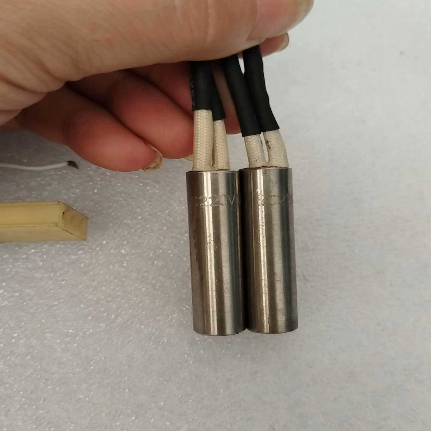 SC220V100两只，100w-220V一只，实物图，~询价