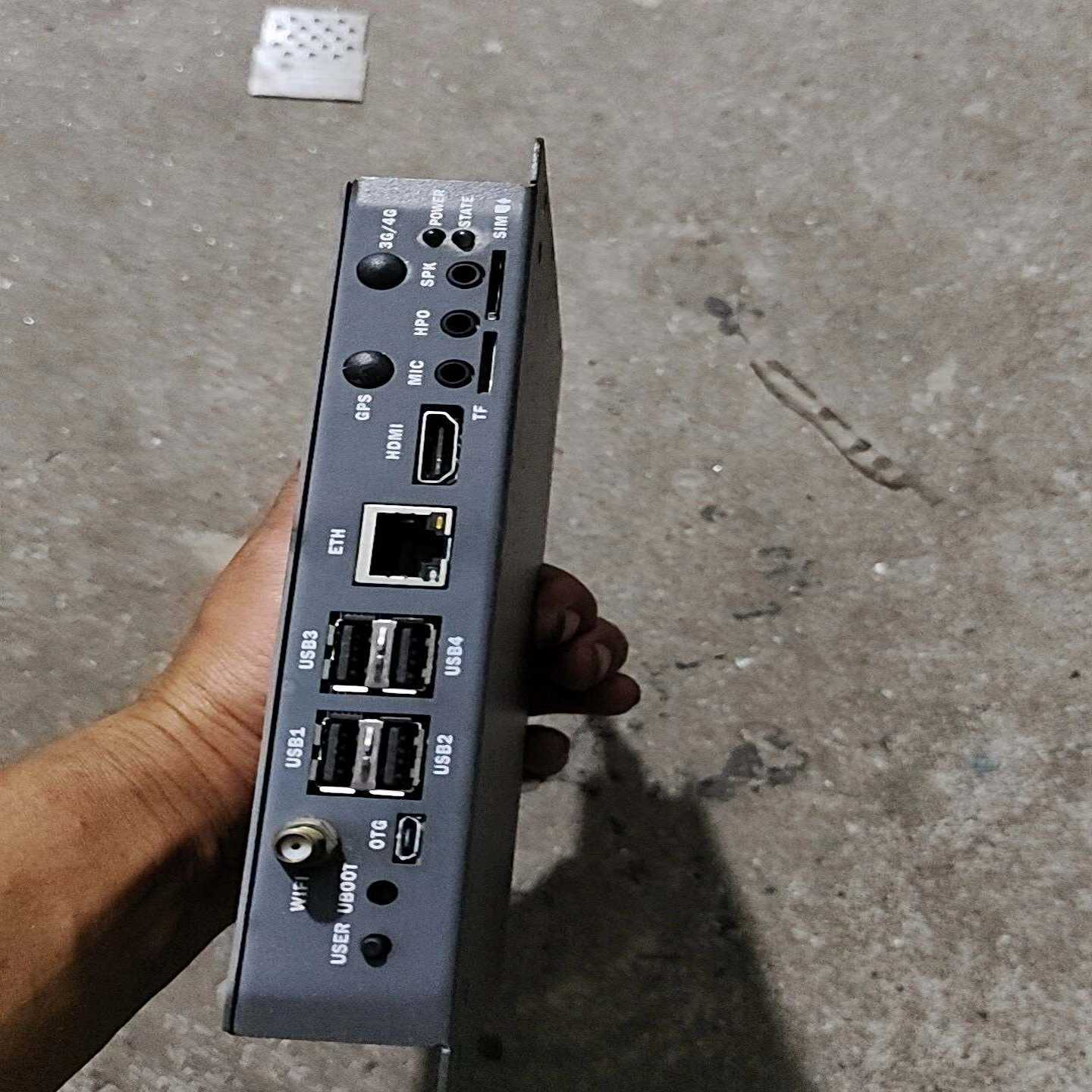 多媒体信息播放终端，工地扬尘在线监测系统里拆下来的，有两个，