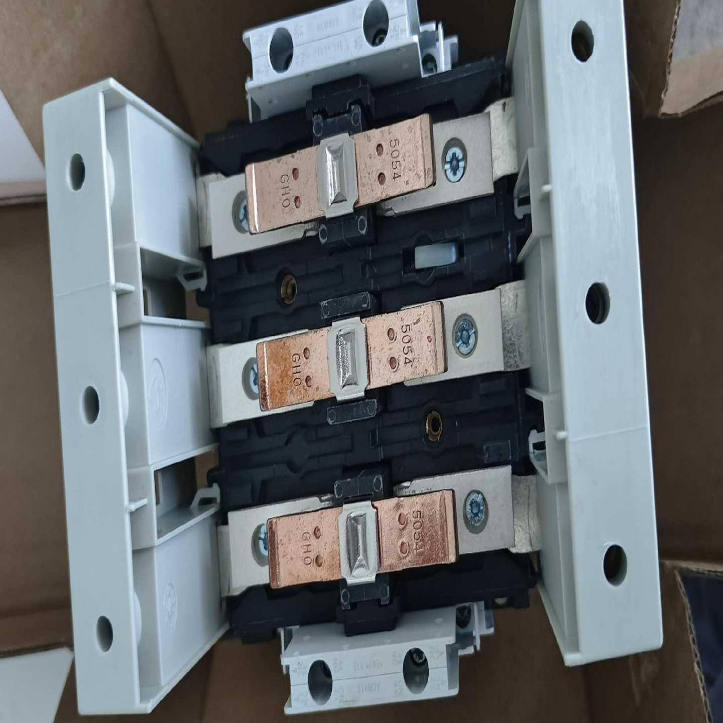 3RT5054接触器，只不过把线圈拆走换到别的接询价