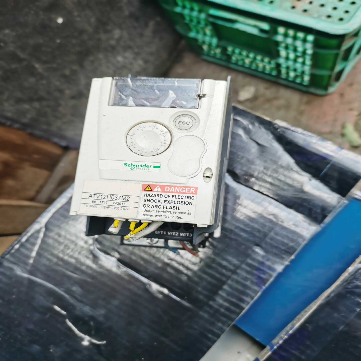 拆机施耐德ATV12H037M2变频器，0·37kw1只，0--议价商品