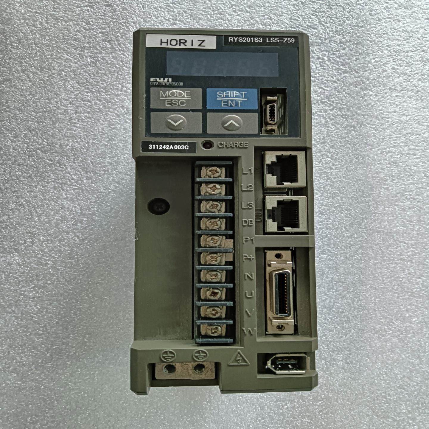 询价富士驱动器RYS201S3-LSS-Z59，200W。实物图