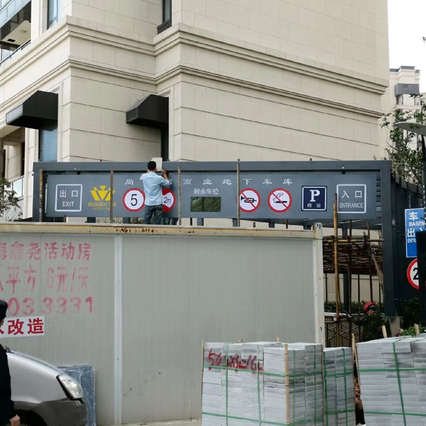 商场吊牌灯箱LED镂空发光标牌停车场地铁站交通导向牌吊牌灯箱