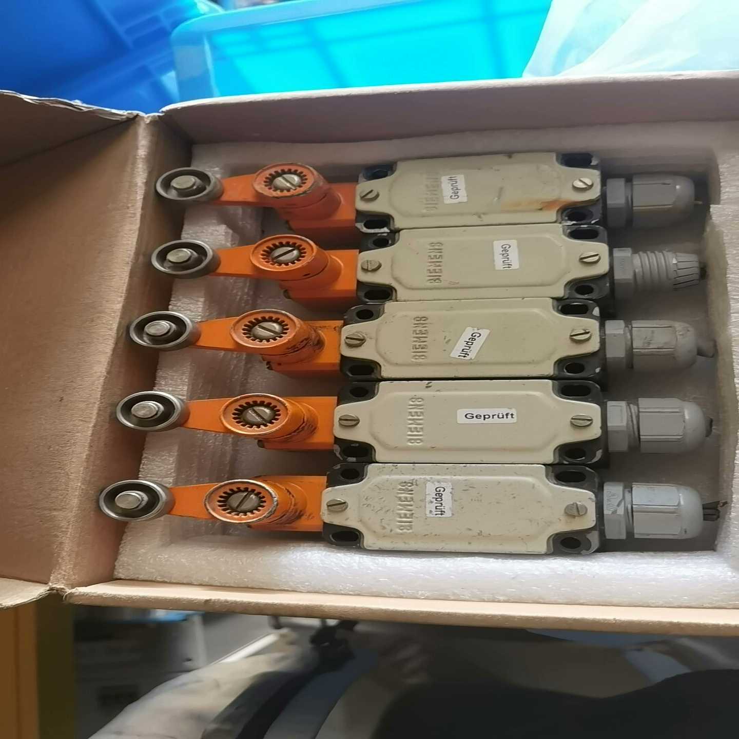 行程开关3SE2 120-8GW00-0AK1实；议价