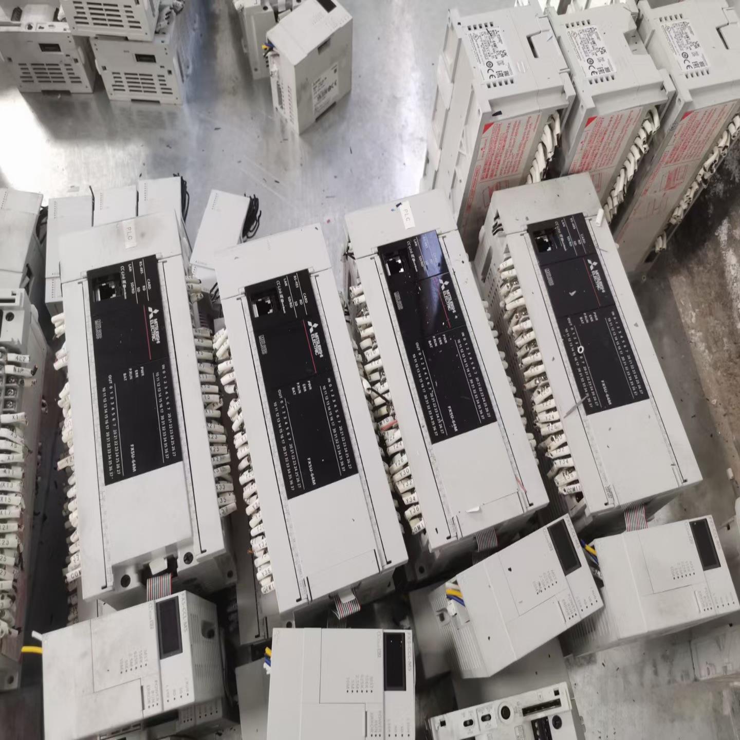 三菱plc，FX5U-64MT FX5-16EYT（砌墙设备）