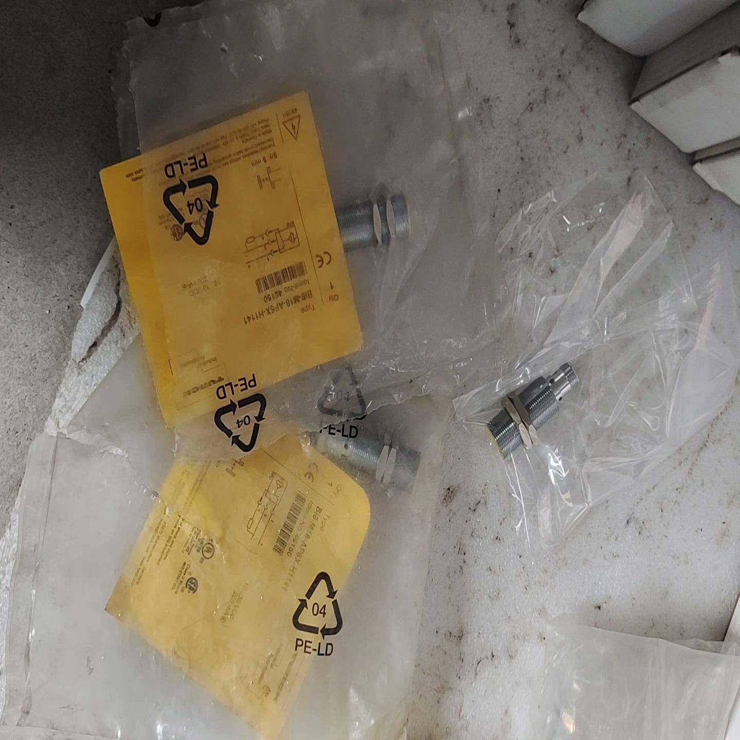 Bi8-M18-AP6X-H1141，3个，有两个包装打~询价