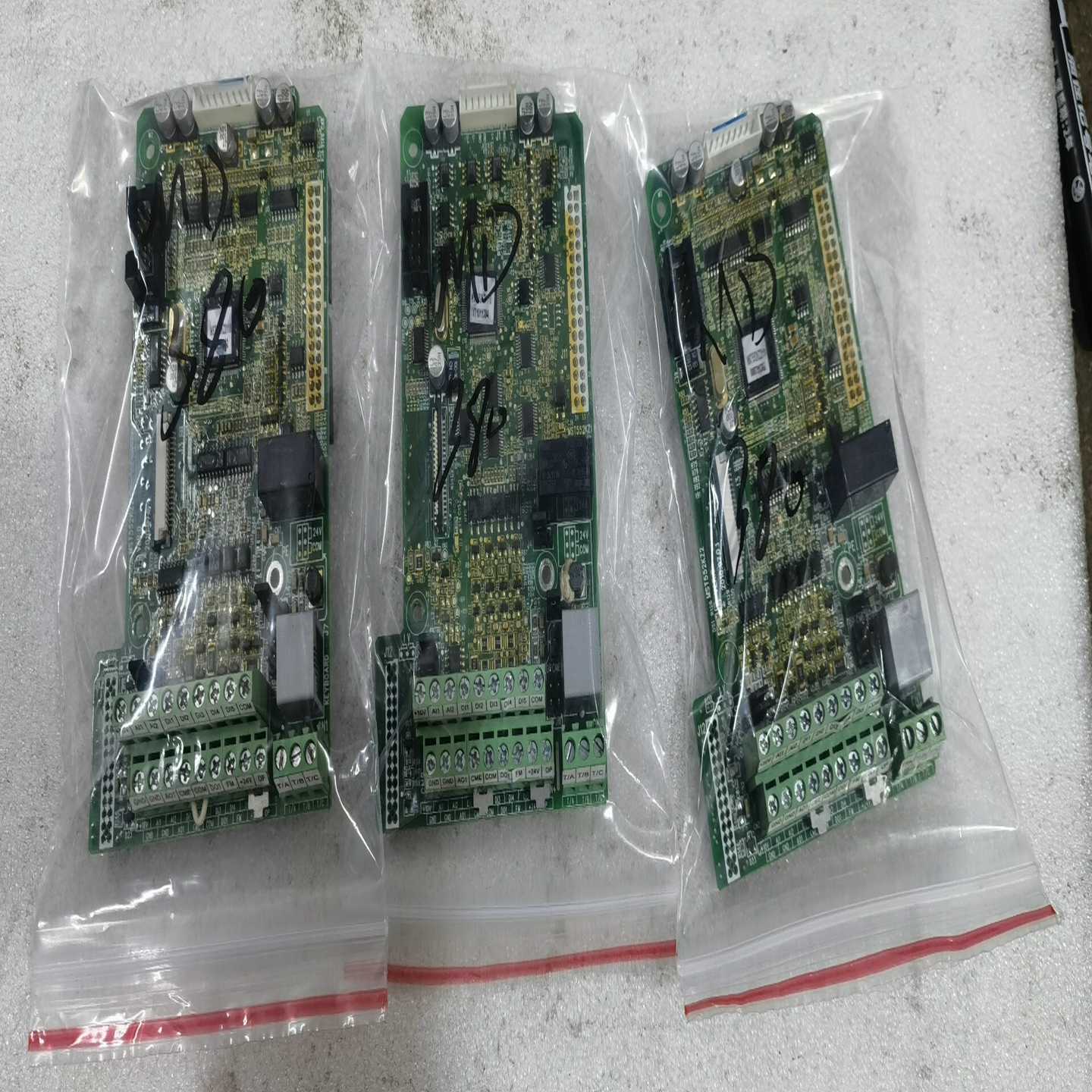 汇川MD380变频器主板,拆机成色如图实物拍摄功能完好,功率--议