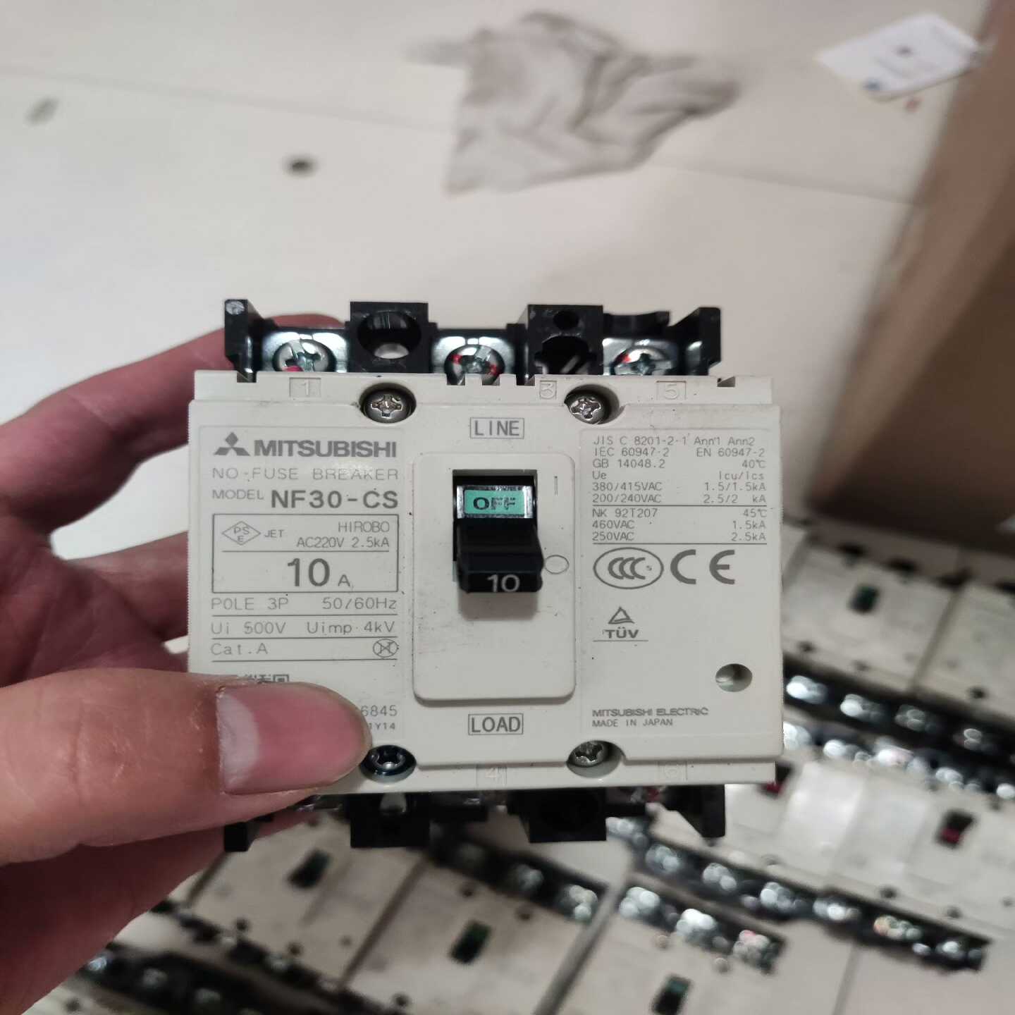 议价日本三菱断路器3Pi空气开关NF30-CS10A15A现货/维修