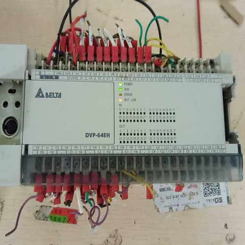 台达DVP64EH00R3二手拆机成色如图所示，亮电池灯，--议价商品