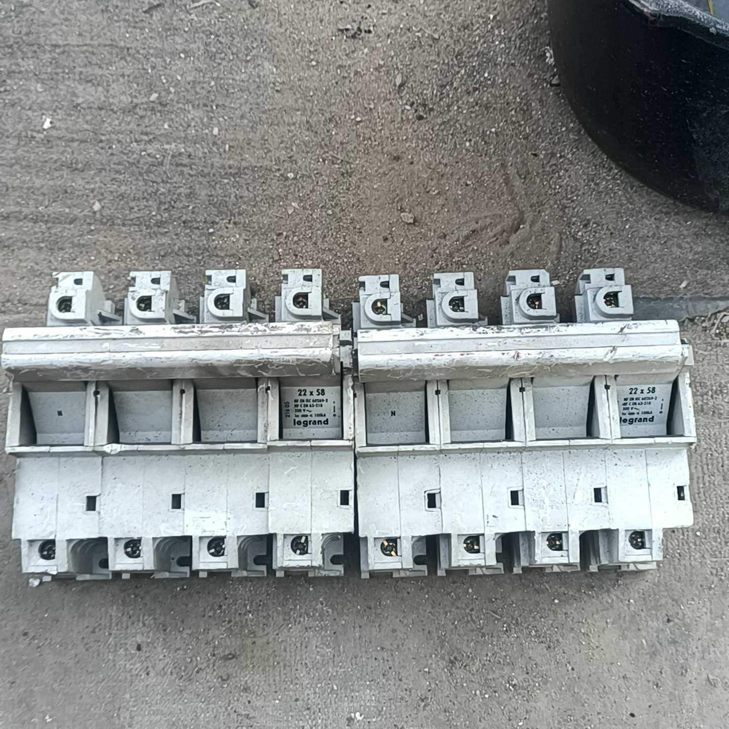 legrand四连体保险底座带保险【鑫鑫商铺】