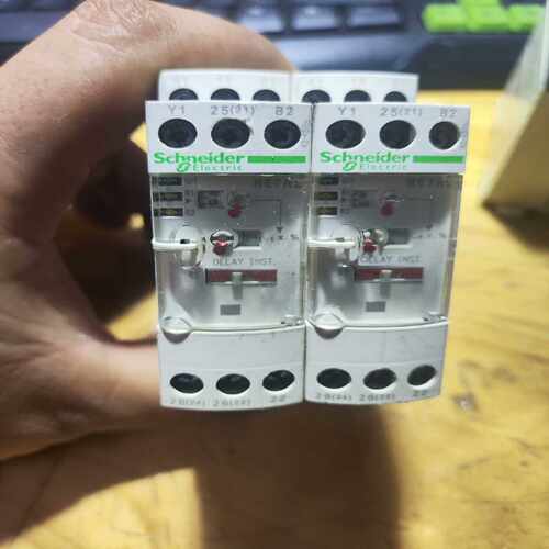 询价~ re7rl13bu   时间继电器200一个！！！
