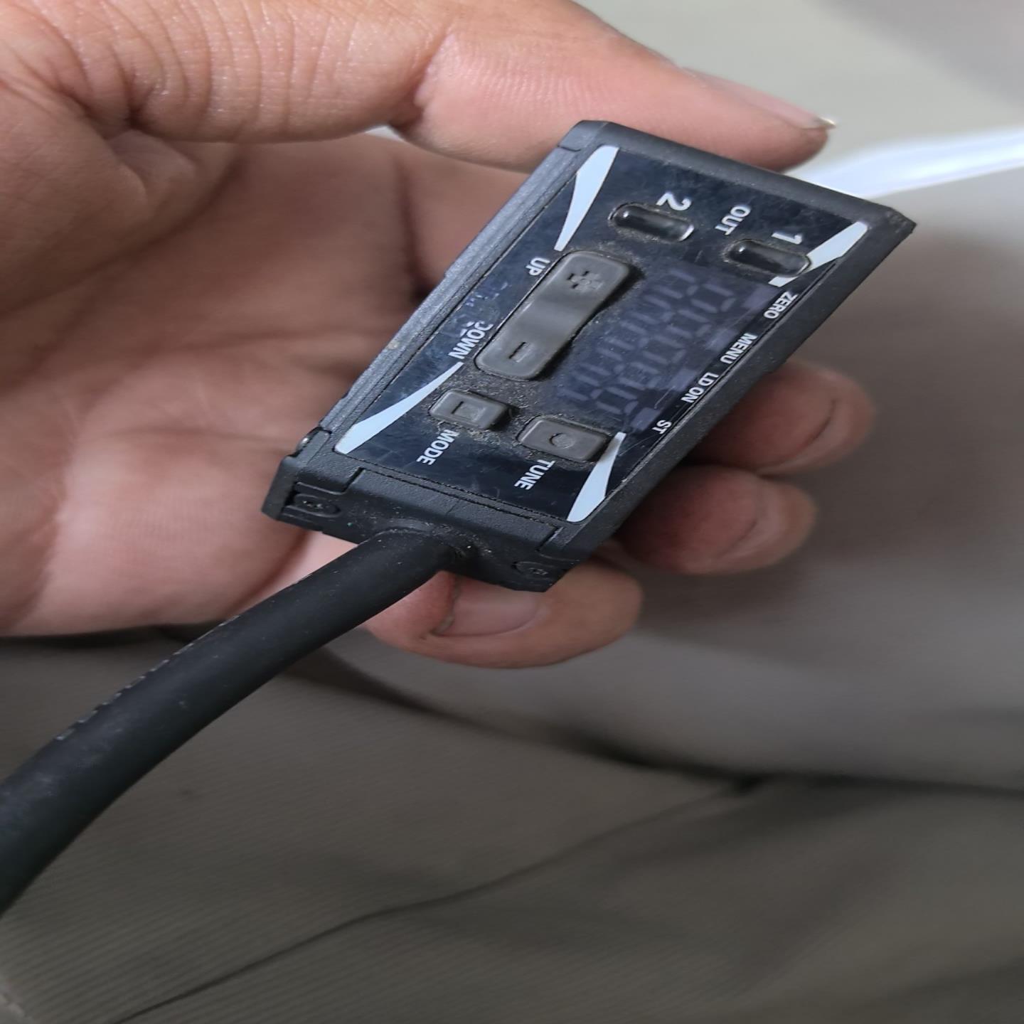 ZX1-LD50A61激光位移传感器、实物拍照、库存余（佳毅工控）