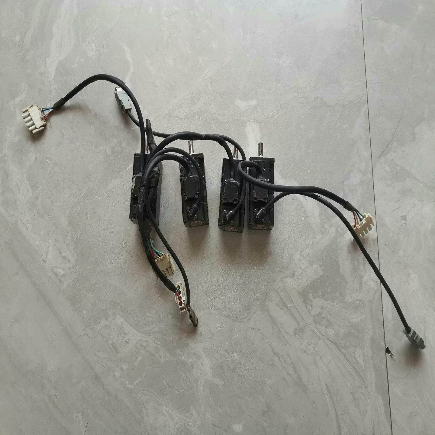 询价~安川电机  SGMJV-01ADE6S