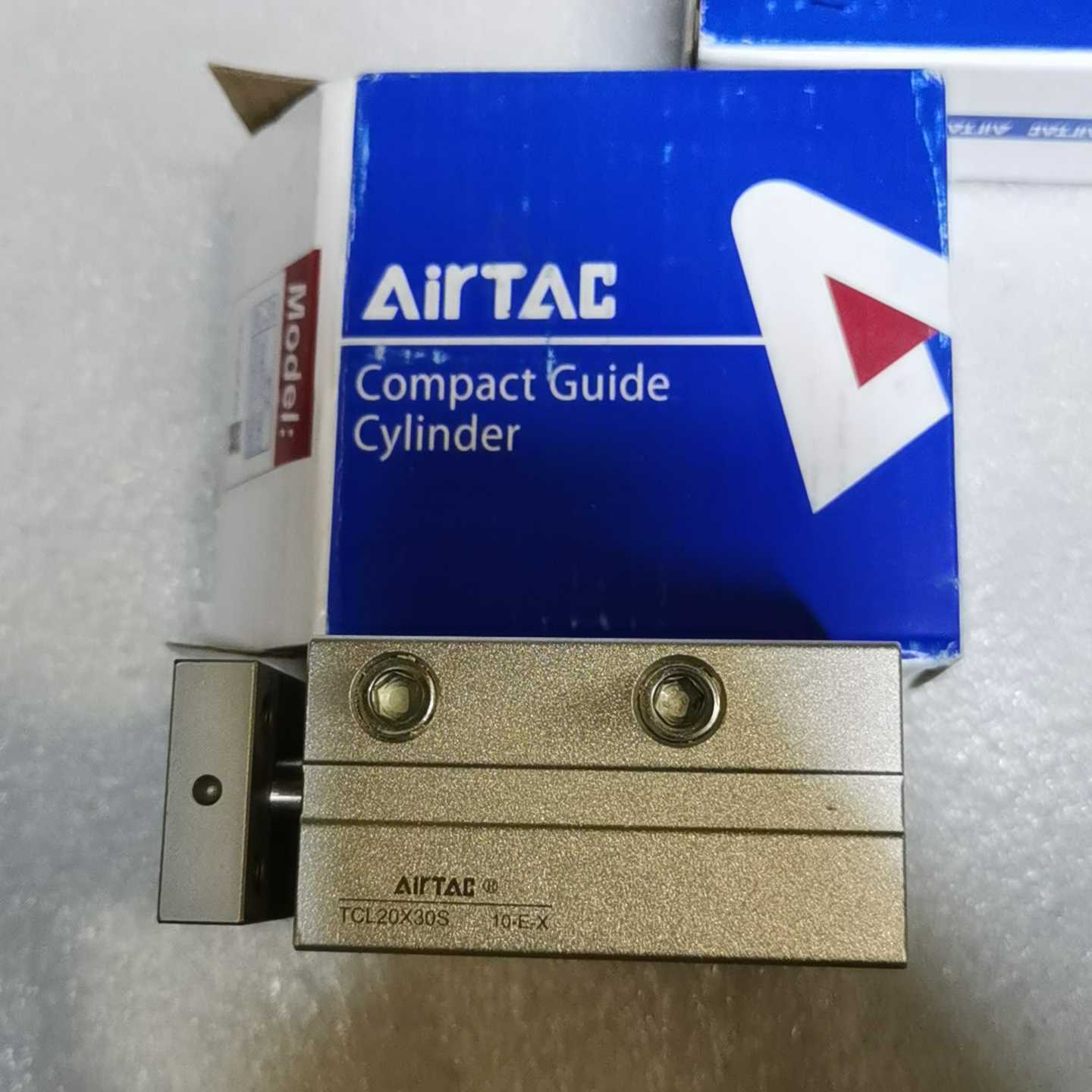 亚德客AIRTAC紧凑型导向气缸，型号TCL20X30S，成--议价商品