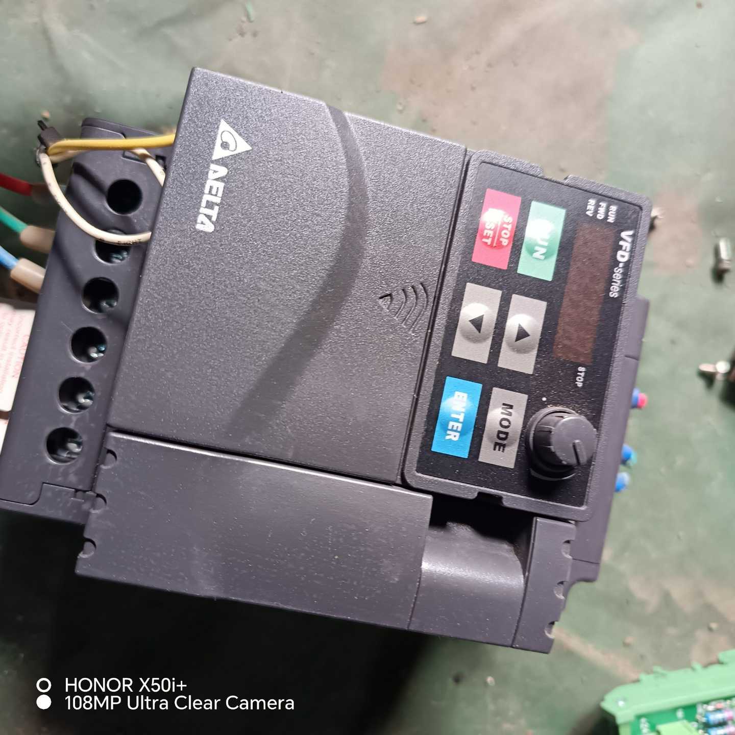 台达3.7KW变频器VFD037E43A,成色好。询价