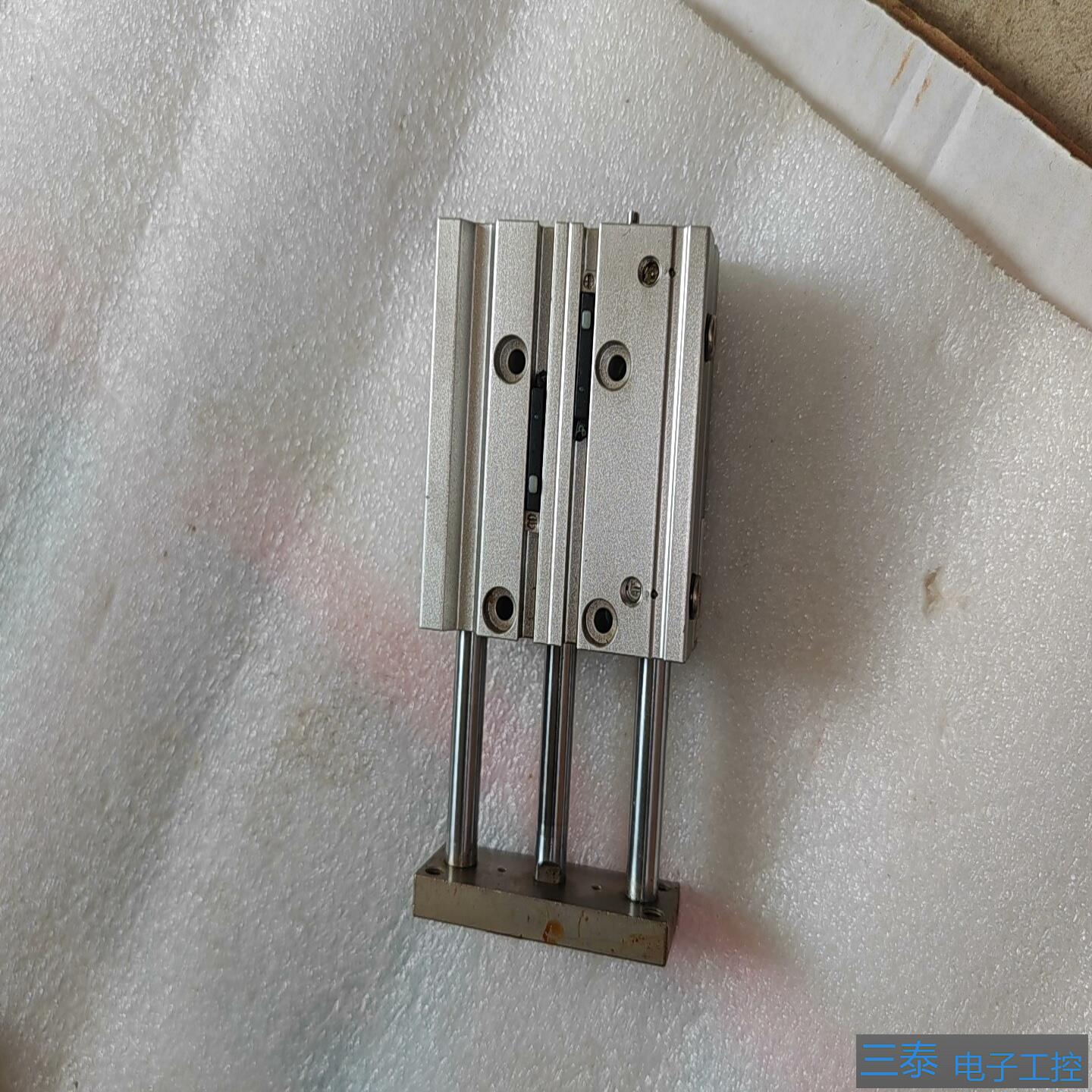 亚德客三轴气缸TCL16X40S一个成色如图喜欢的话直接，议价