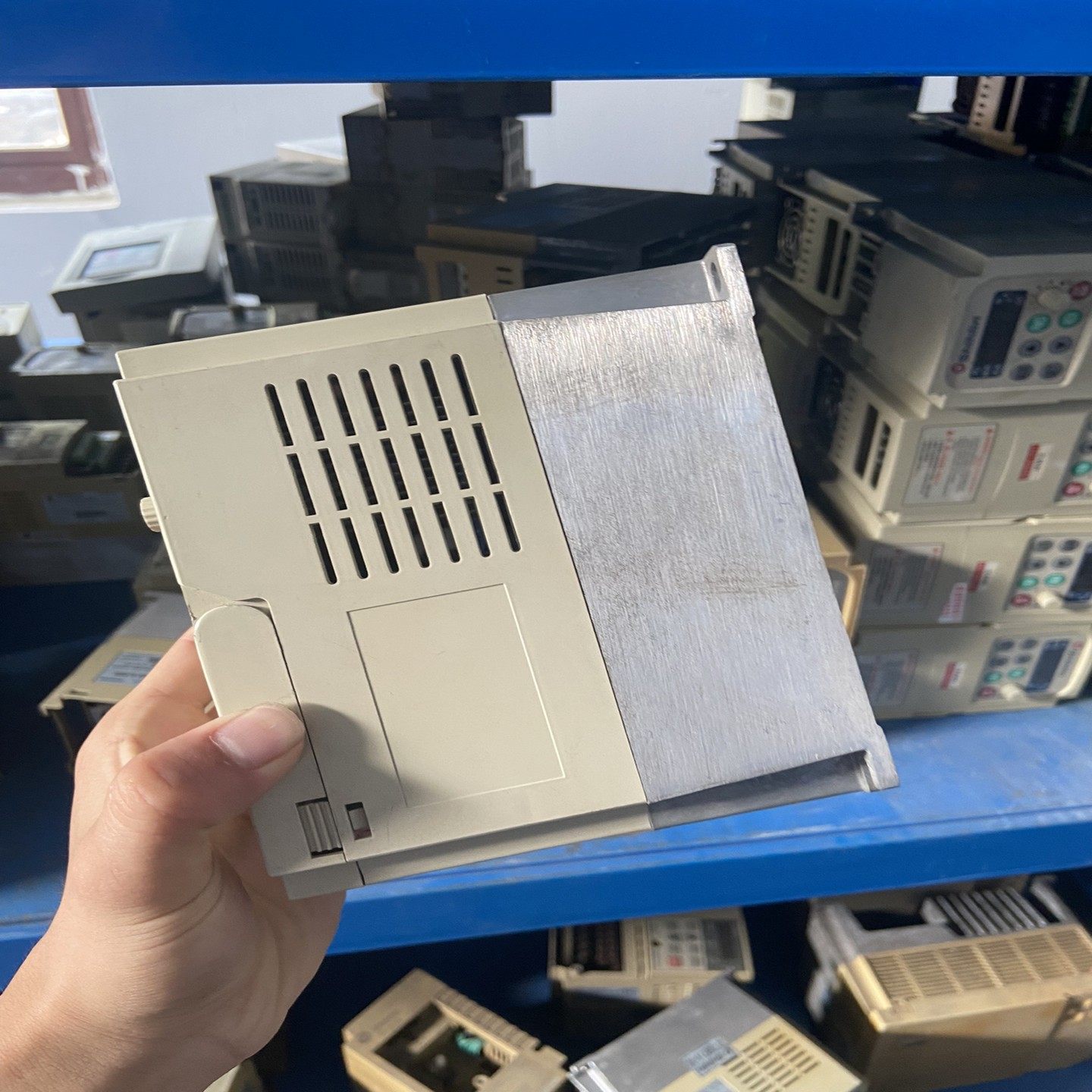 丹佛斯变频器FC-302P2K2T2E20H1XXXXXXS（佳毅工控）