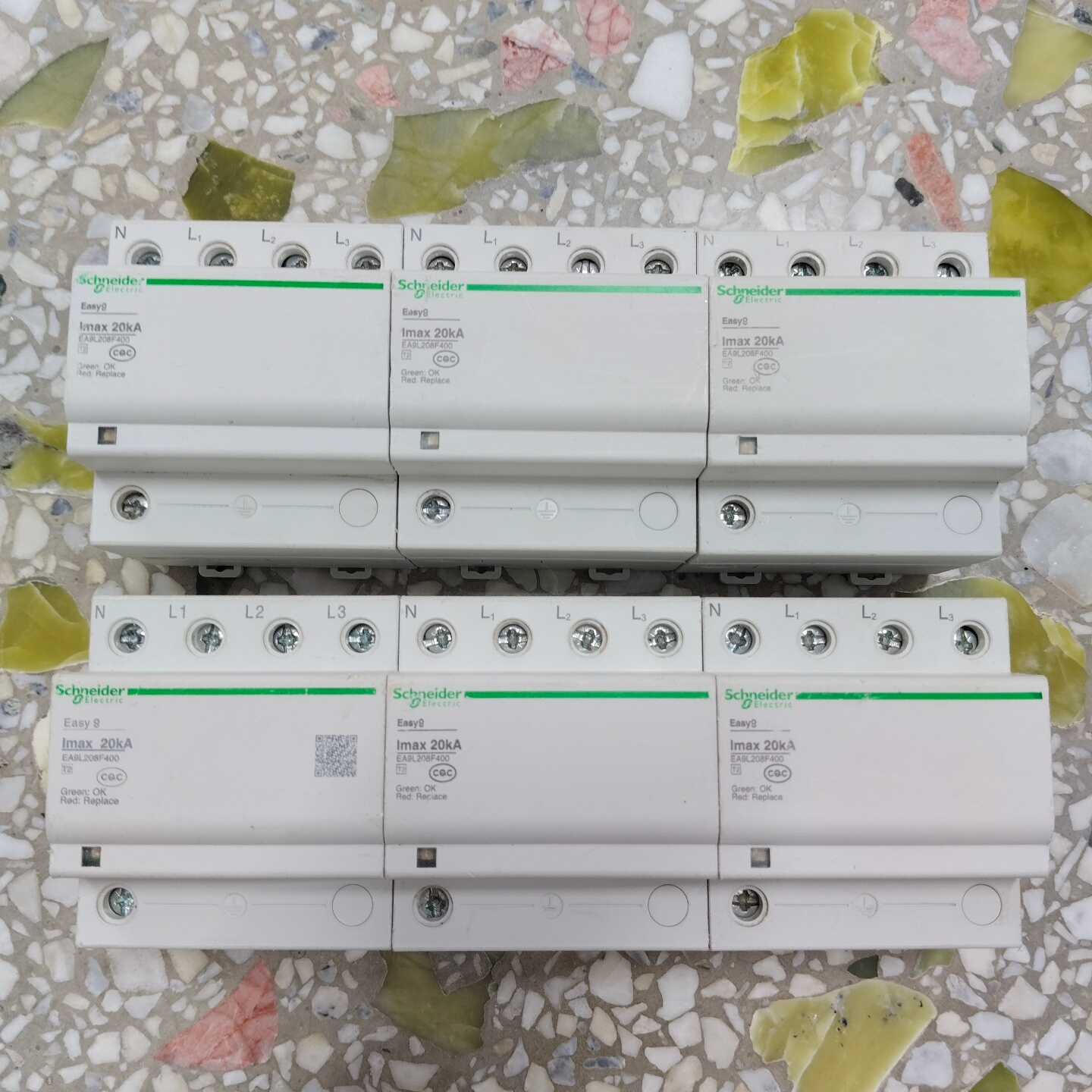 询价施耐德浪涌保护器Easy9，Imax20kA，4P四极，