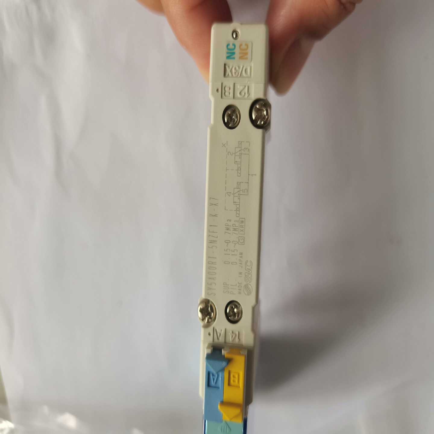 询价SMC电磁阀SY5A00RT-5NZF1-K-X7，实物如图