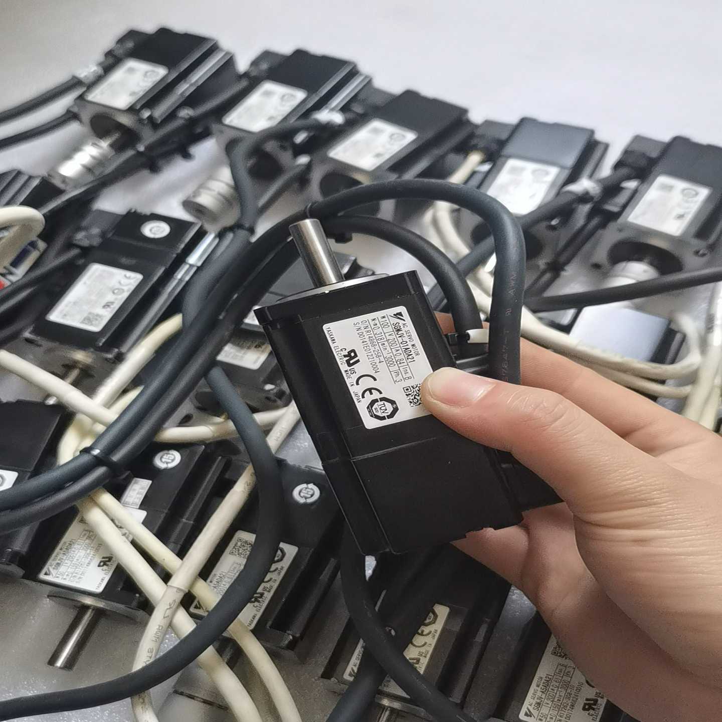 安川伺服电机SGMAV-01ADA21，几乎，。询价