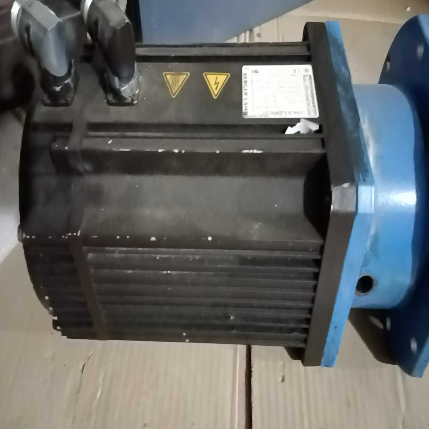 TSM4CB3L23RAC01伺服电机，有的拍1询价