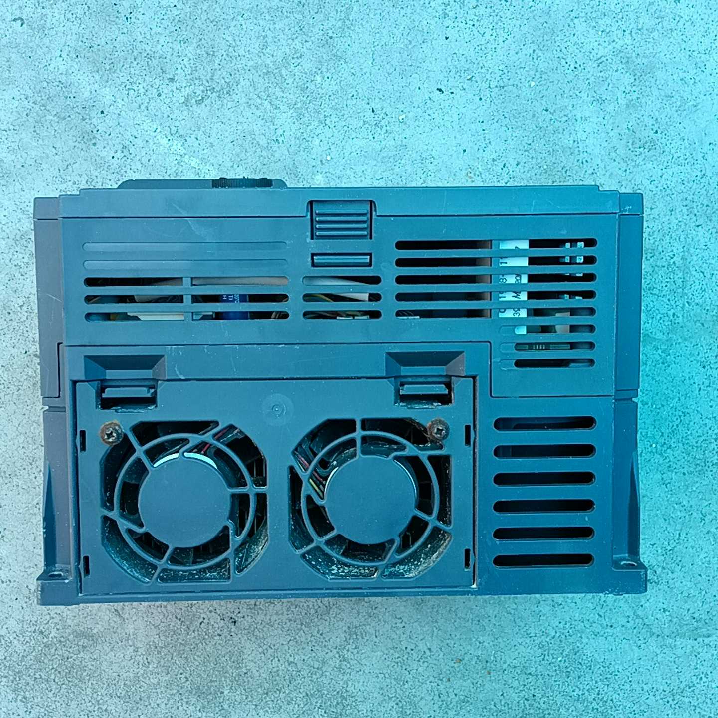 询价~安川J1000 变频器CIMR-JB4A0007BAA