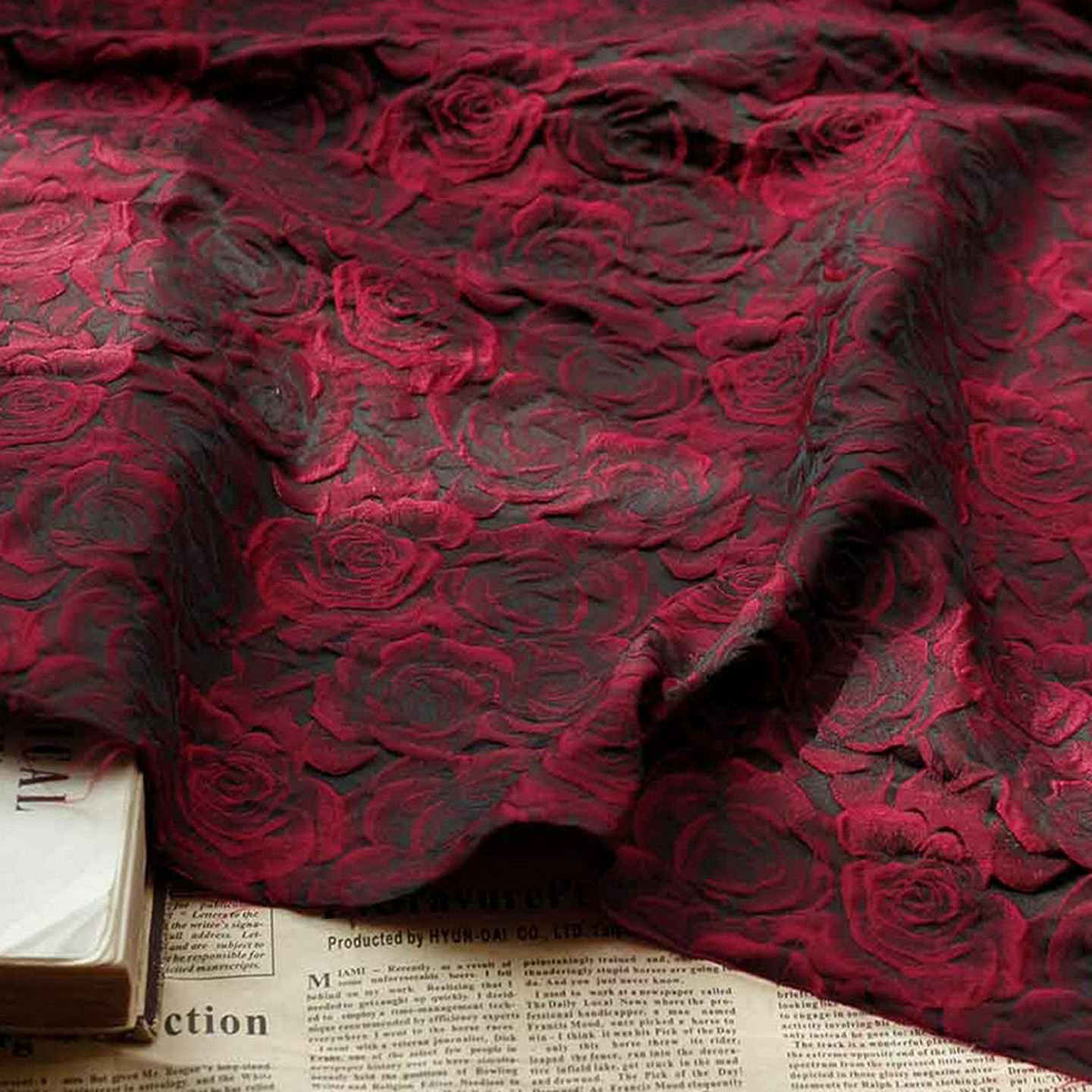 油画画风精致立体深酒红色玫瑰凹凸浮雕提花布料伞裙旗袍汉服