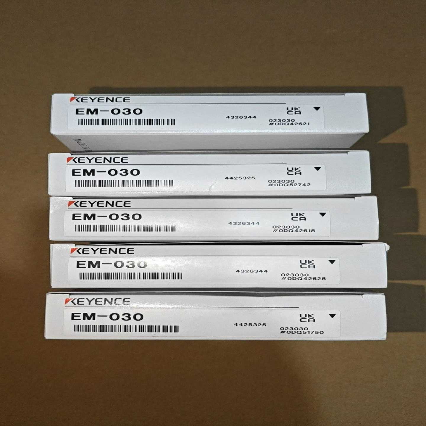 基恩士EM-030激光传感器，全新原装正品，盒码一致！配件齐-议价