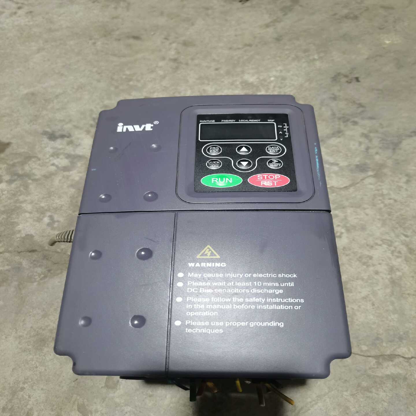 英威腾变频器CHE100-5R5G/7R5P-4有个角裂了，询价