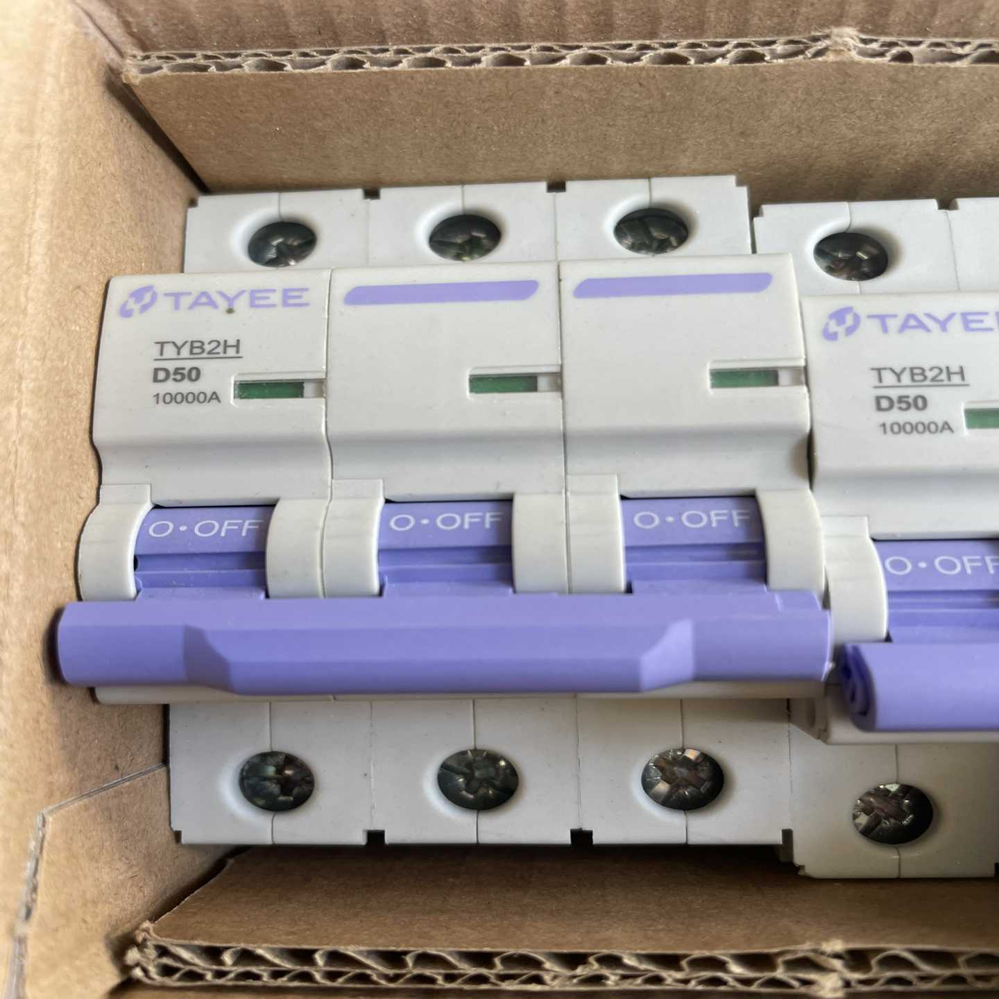 天逸TAYEE小型断路器TYB2H3D50，3P，D40/D