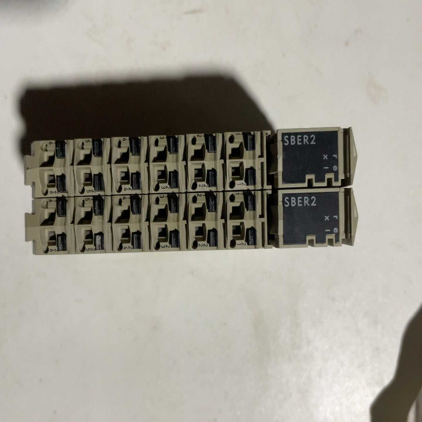 询价~施耐德PLC模块，TM5SBER2，可以，！