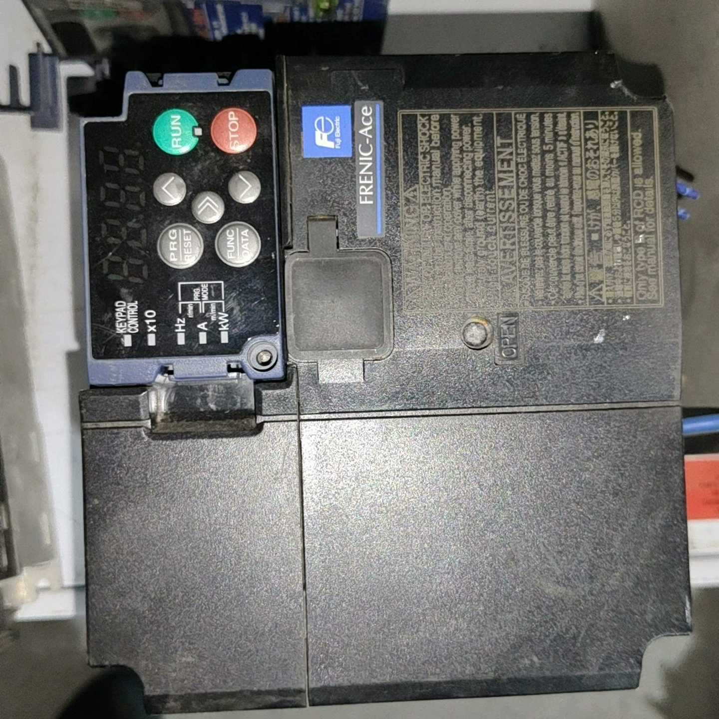 富士变频器FRN3.7E2S-2J【落红设备】