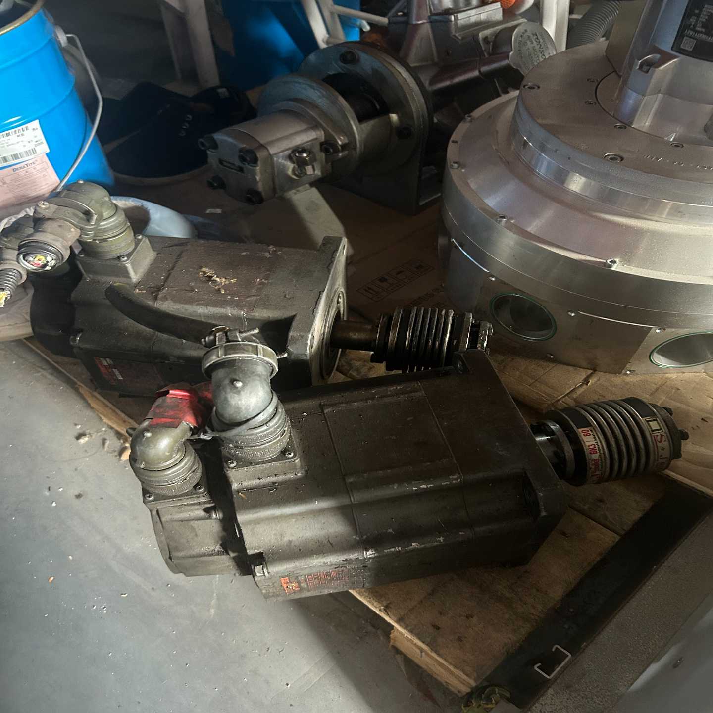 询价三菱2kw伺服电机HA100NC-S，含OSE104编码器，