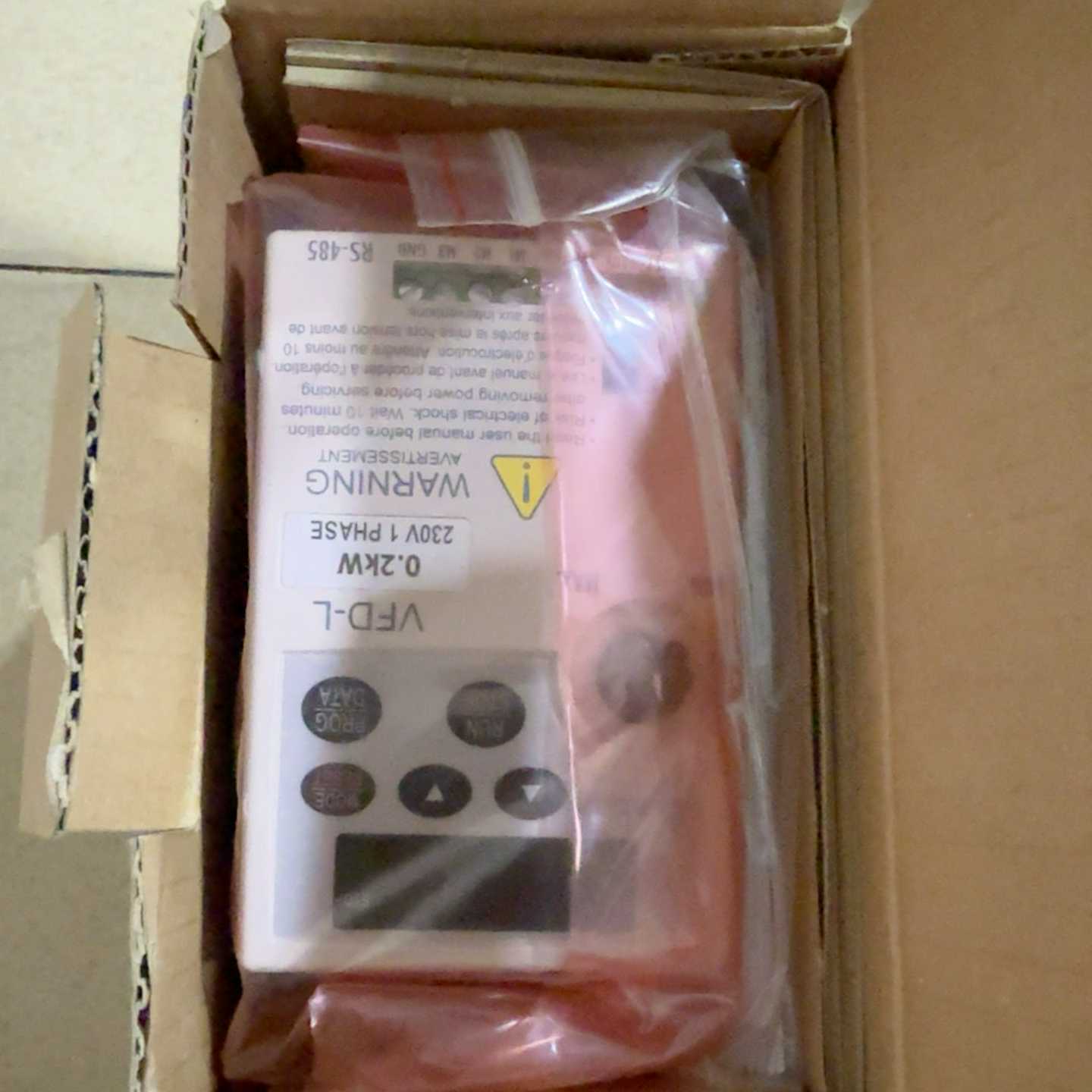 台达变频器VFD002L21A，实物拍摄，全新原装正品。功率--议价商品