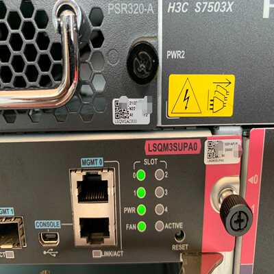 H3C S7503X两台，配置双电源双主控，24千兆光口和电