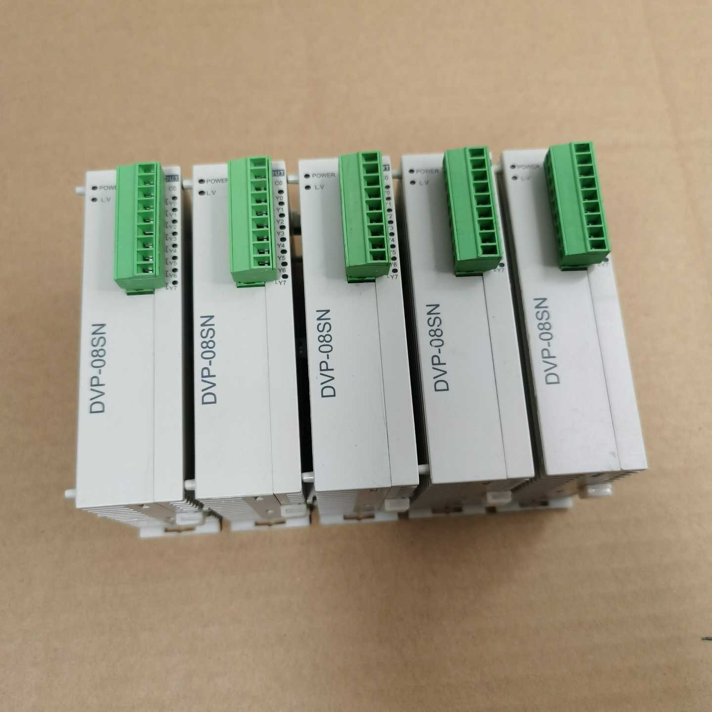 台达DVP08SN11T数字量扩展模块，9成新，成色充新，功