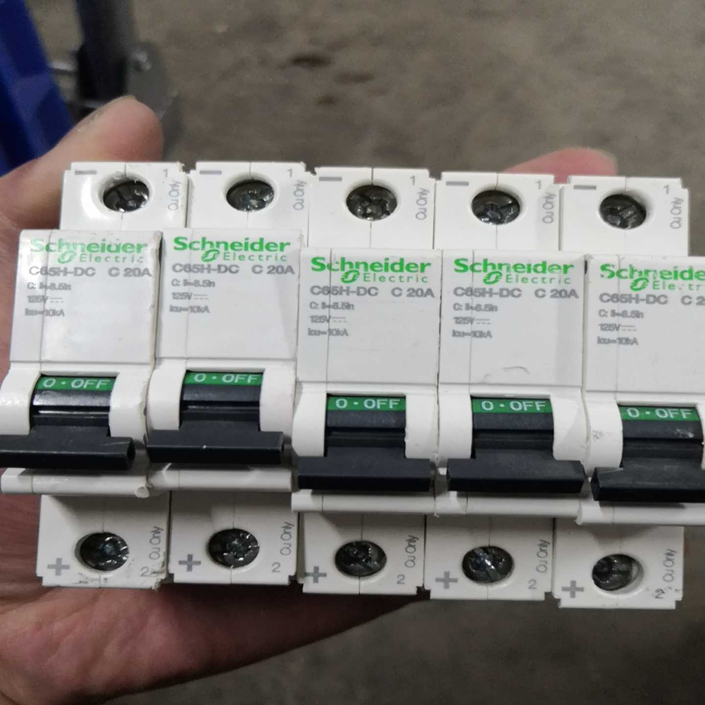 议价施耐德直流断路器CR65H-DC1P2PC1A2A10现货/维修