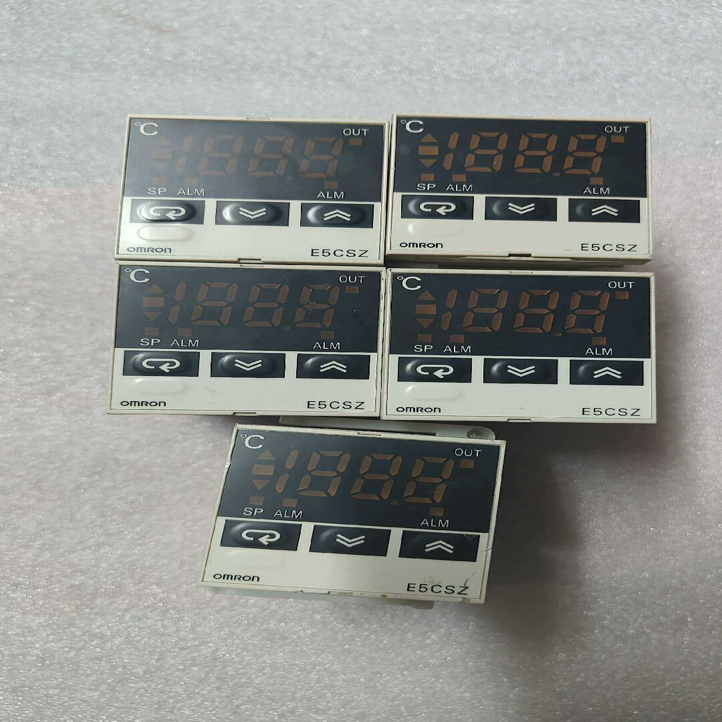 议价欧姆龙温控器E5CSZ-Q1T拆机5个，4个成色漂亮，外壳完