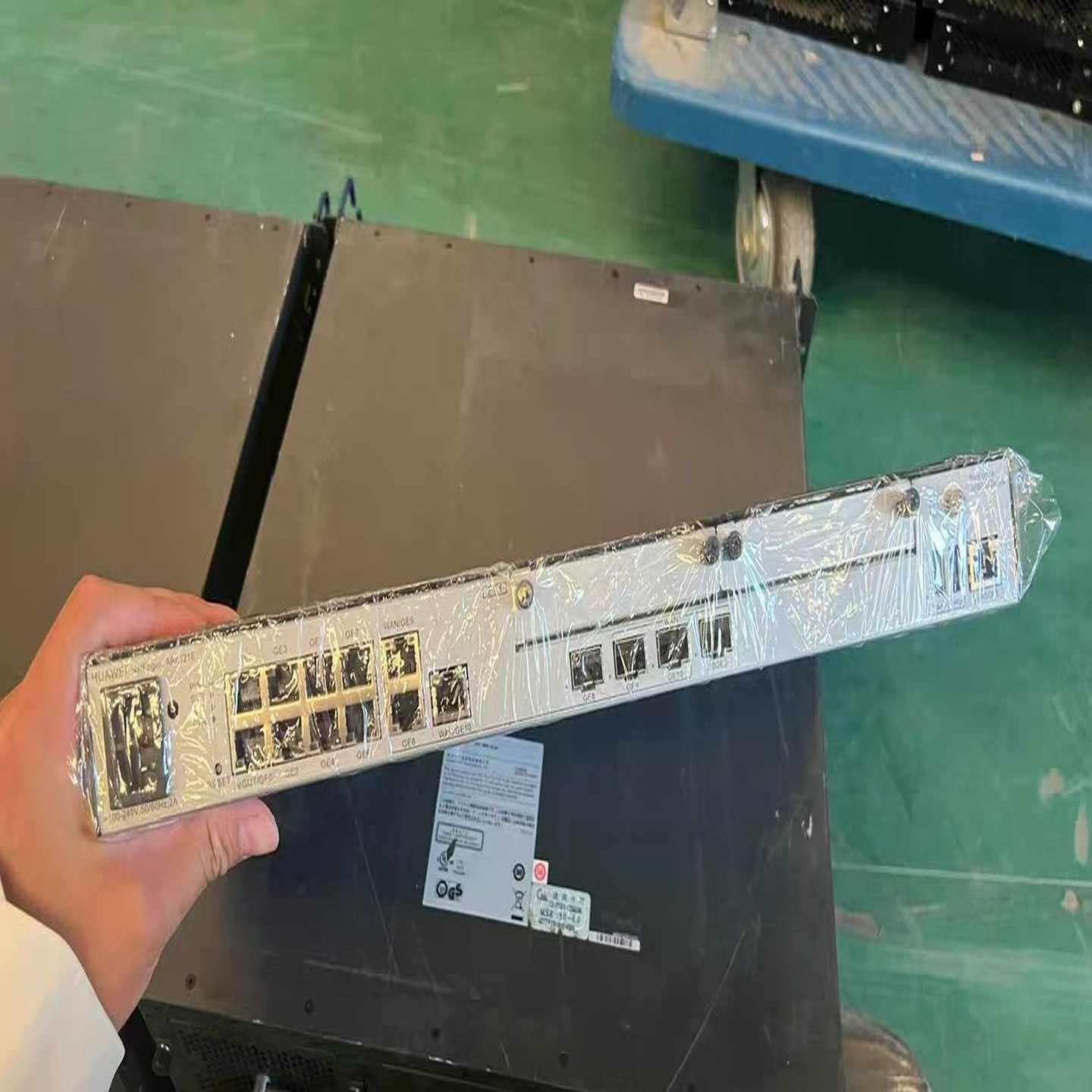 华为AR6121E企业路由器，支持万兆光口，标配2*G-议价