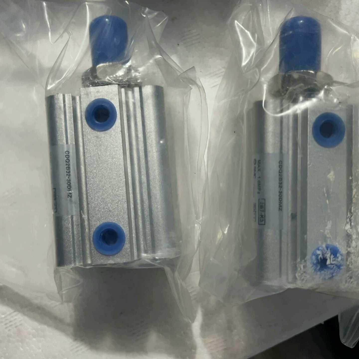 SMC气缸CDQ2B32-30DMZ全新2个