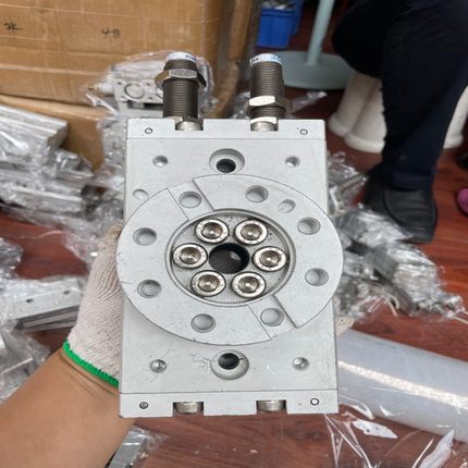 咨询-气立可RTB100A2旋转气缸实图一台，功能保好，快递