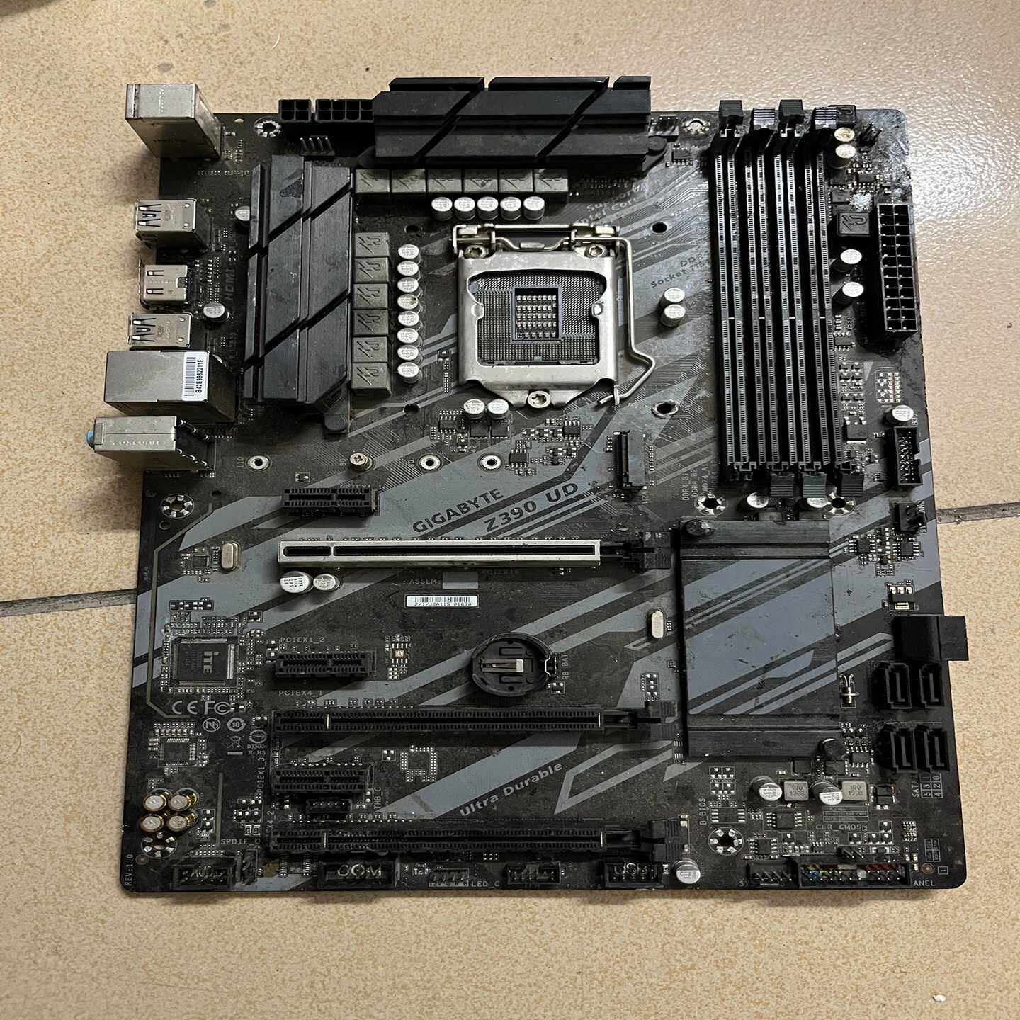 技嘉Z390-UD主板实物如图外面收的-询价客服