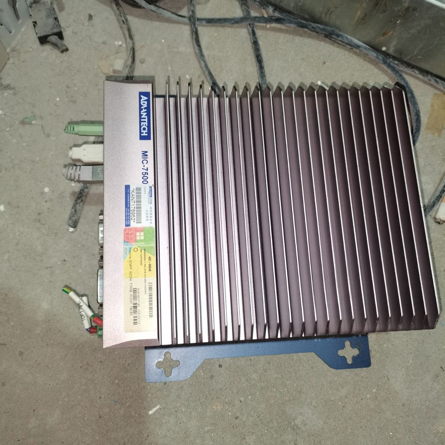 议价--MIC-7500 研华工控机 原装拆机 成色还可以 接口丰富