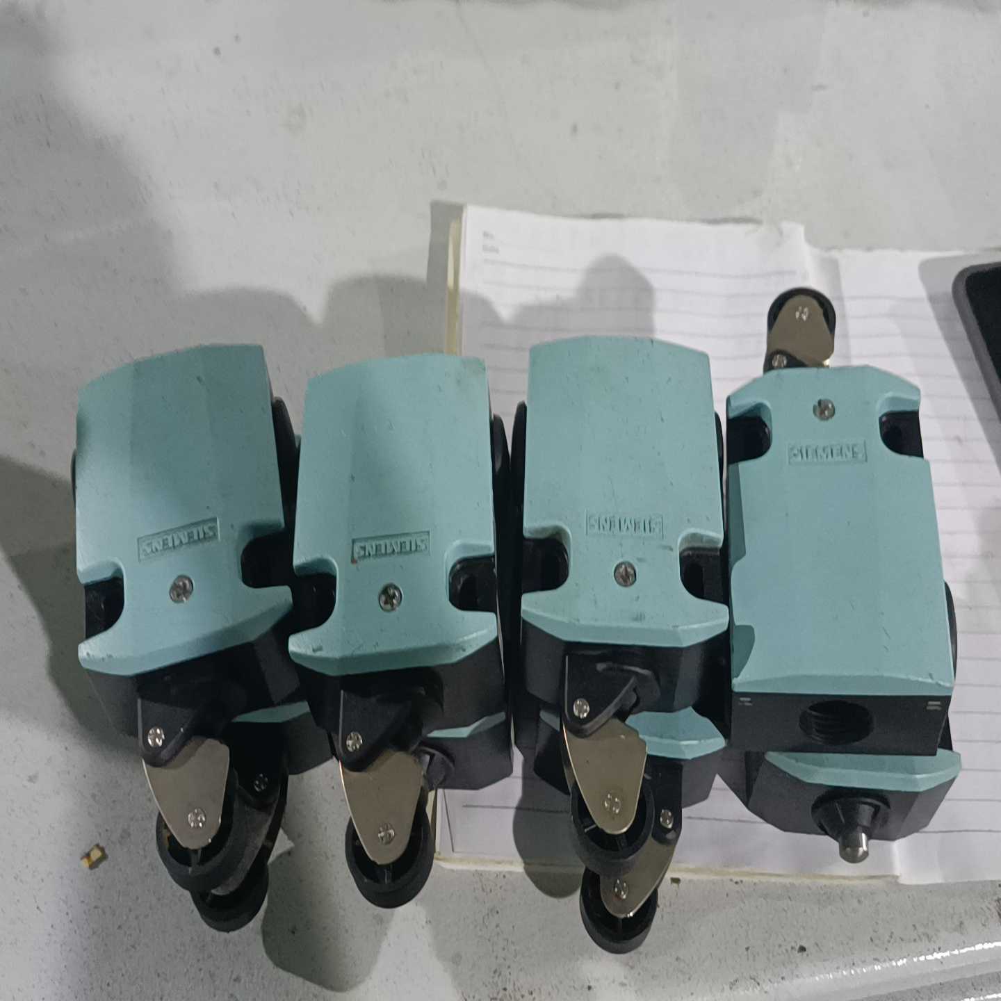 (重工机械)行程开关5122-0L01/01