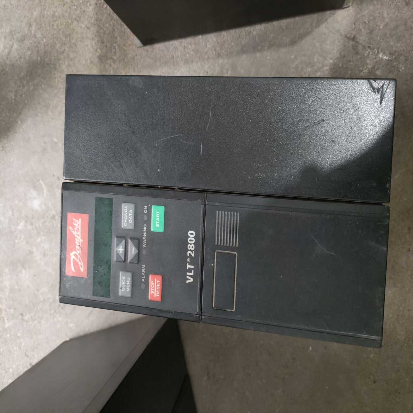 丹佛斯VLT2800系列变频器，型号VLT2875PT4B2--议价商品