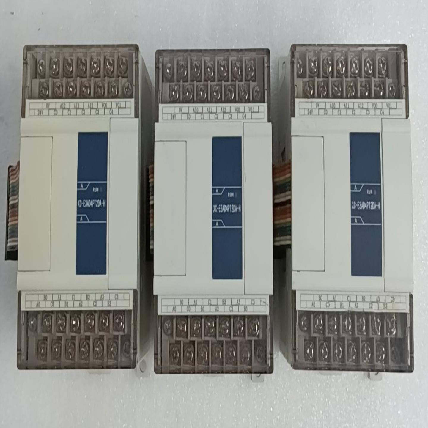 信捷XC-E3AD4PT2DA-H，3只，成色实拍图。功能--议价商品